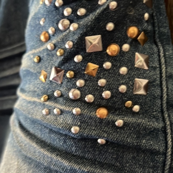 Material Girl blue jean short shorts with studded pocket. Size 7 NWT - Picture 3 of 11
